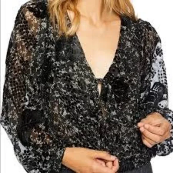 ASTR the label Velvet Burnout Shawna Abstract Velvet Cropped Sheer Floral Top S - Picture 7 of 12